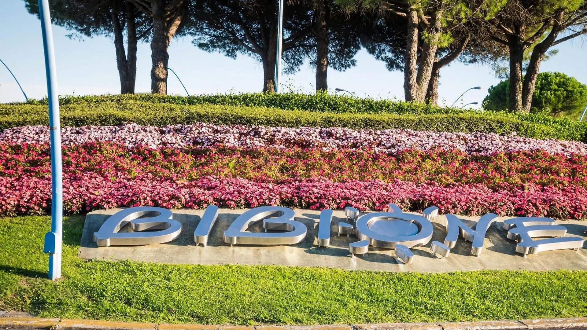 Homely Flat For 5, In A Green Area In Bibione Apartment