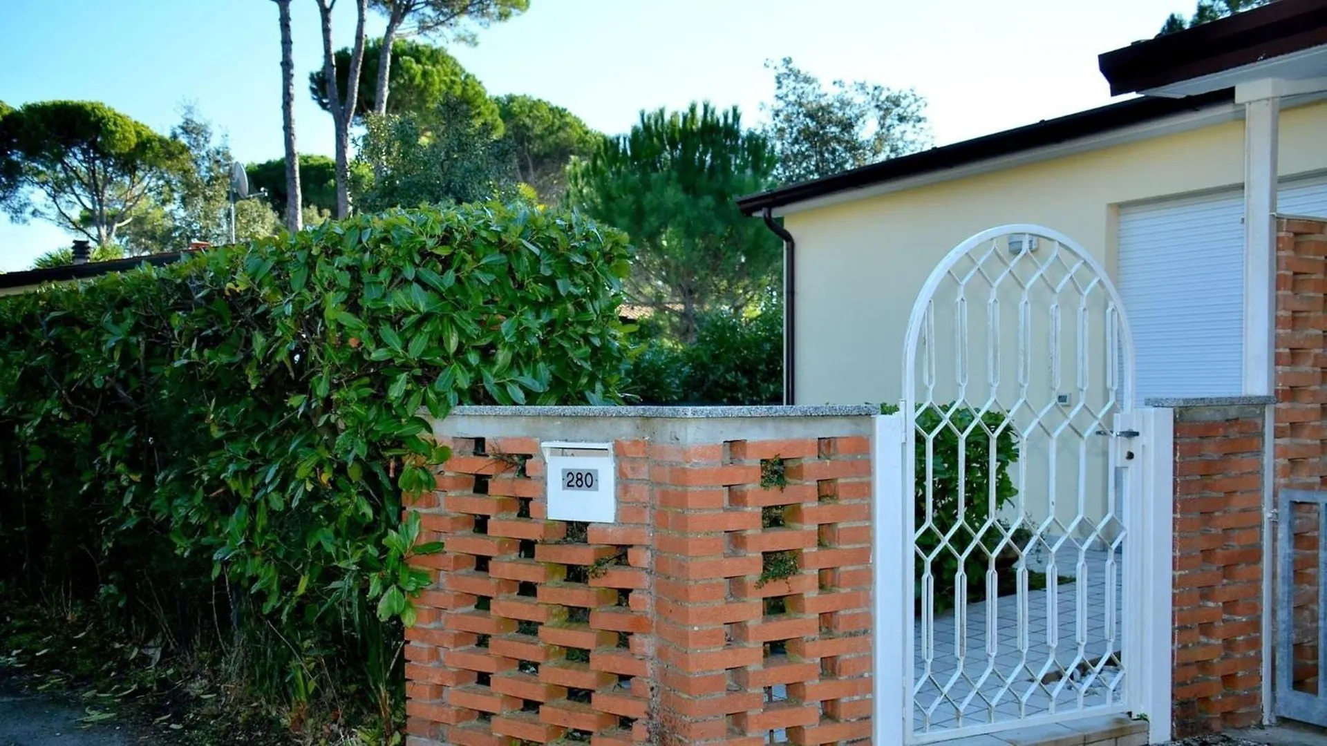 Homely Flat For 5, In A Green Area In Bibione 0*,